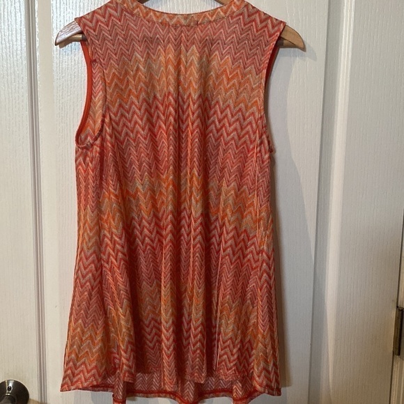CB Cato brand Size M pleated bottom short sleeve top - Picture 6 of 7
